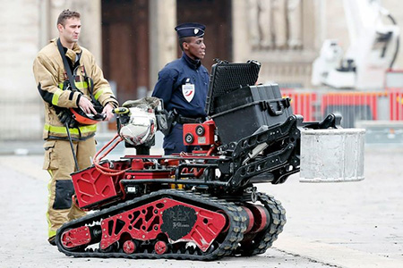 Colossus est long d'environ 1,6 m, large de 78 cm et haut de 76 cm. Pour un poids à vide de 500 kg. Photos: Shark Robotics; Ian Langsdon/Keystone